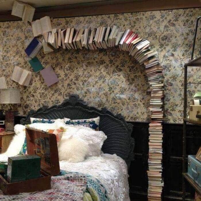 bedroom books decor